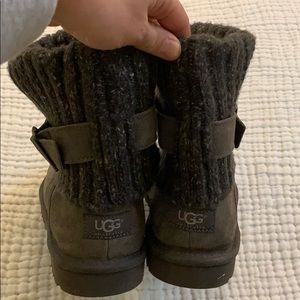 Ugg W8 gray sweater boot